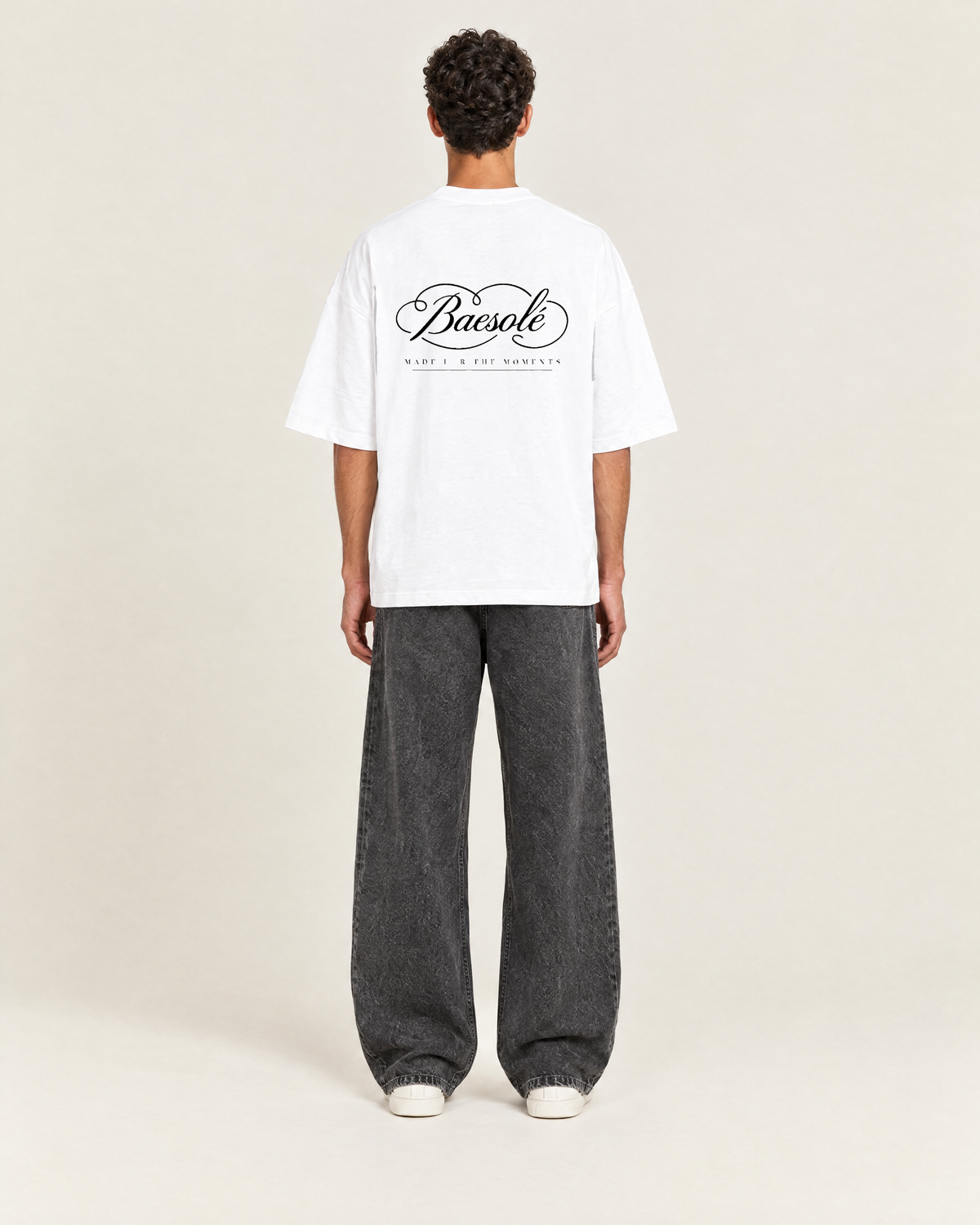 Native T-shirt Wit op model, achterkant