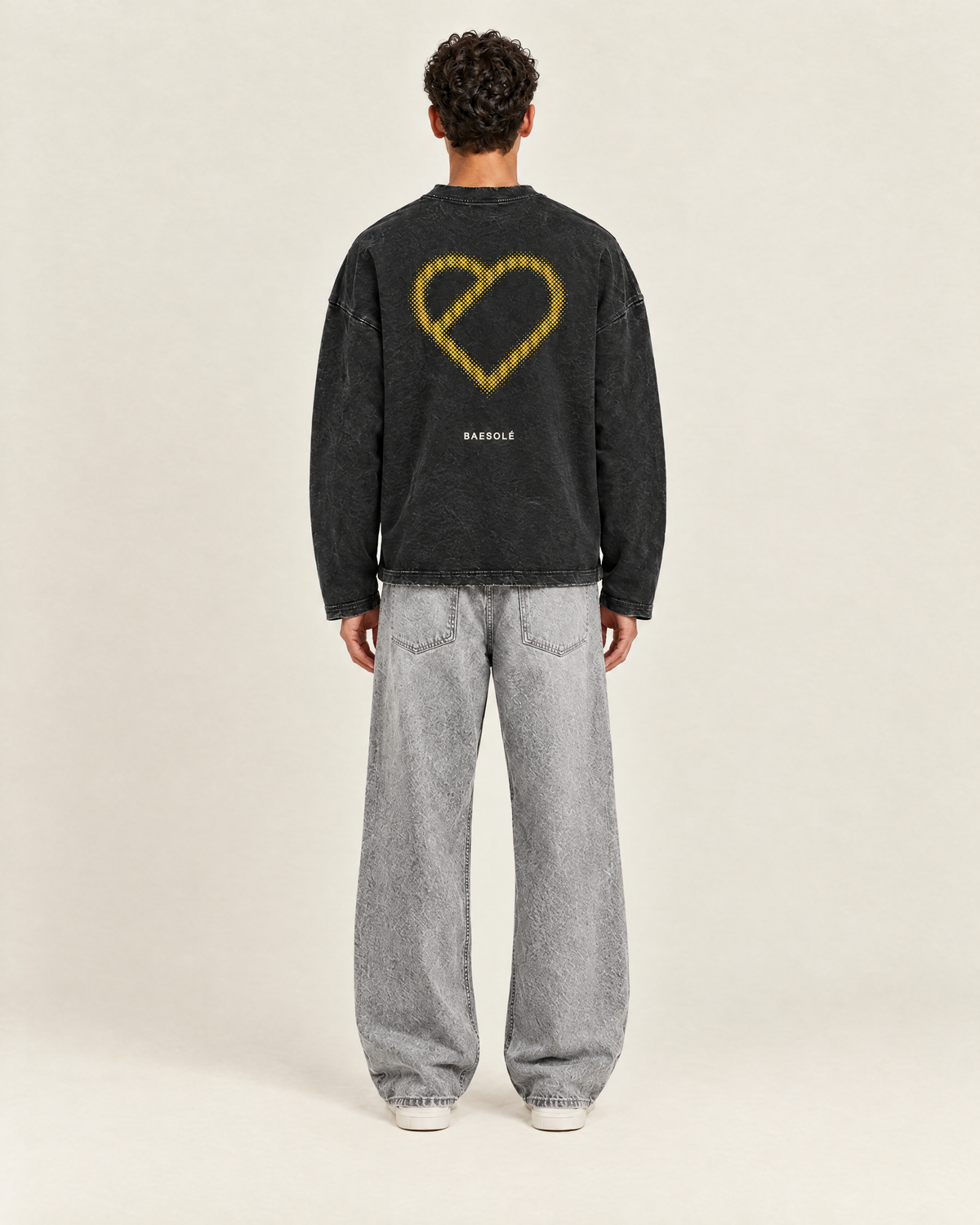 Pulse Longsleeve Vintage Zwart op model, achterkant