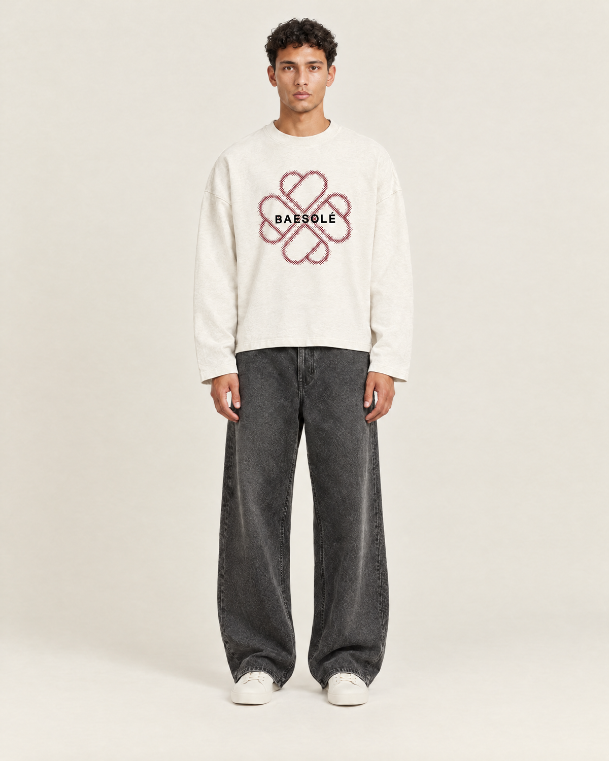 Facet Longsleeve Vintage Wit op model, voorkant