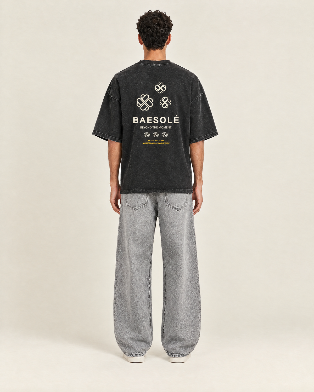 Fourfold T-shirt Vintage Zwart op model, achterkant