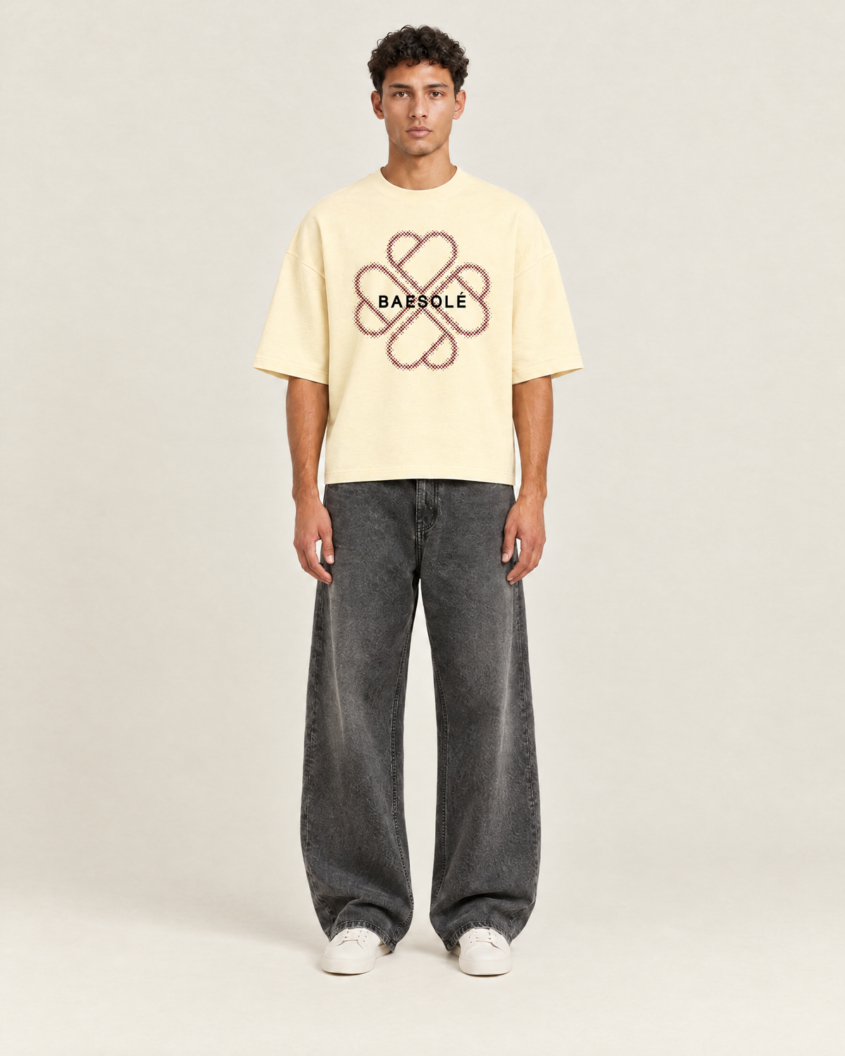 Facet T-shirt Vanilla Cream op model, voorkant