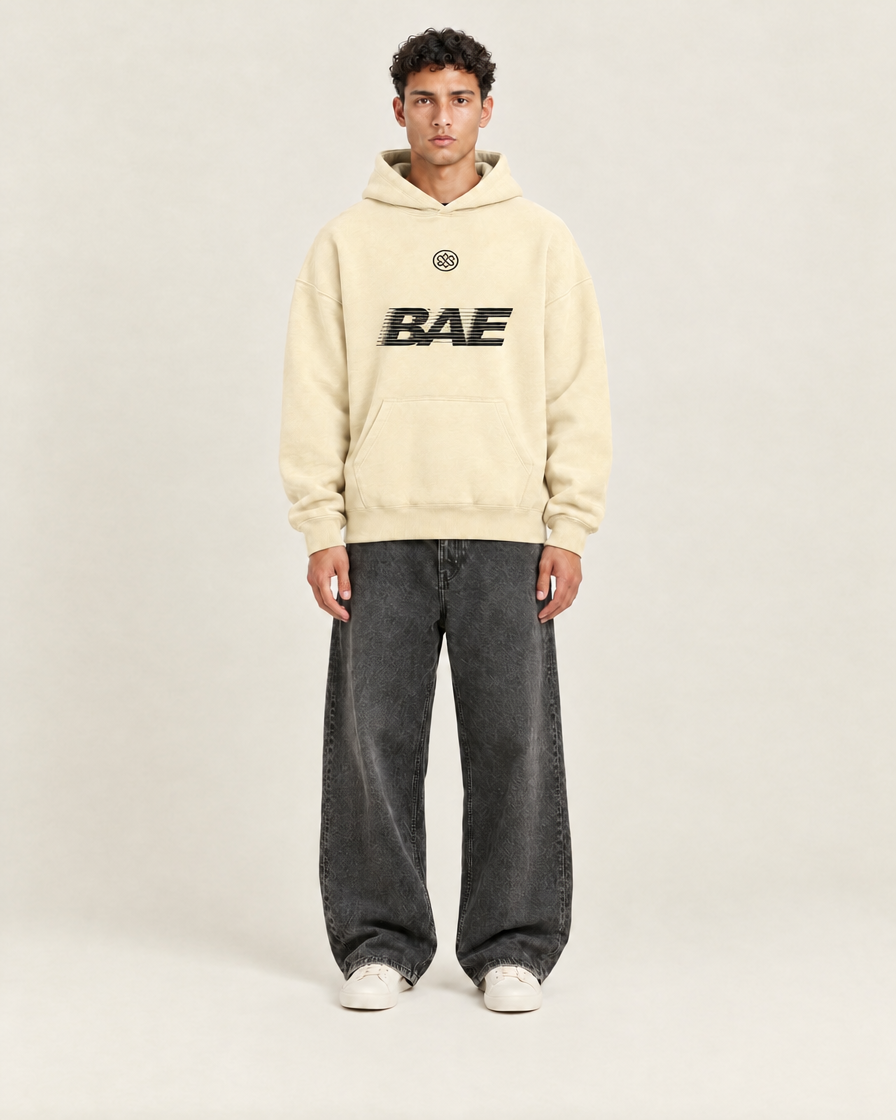 Speedline Hoodie Beige op model, voorkant