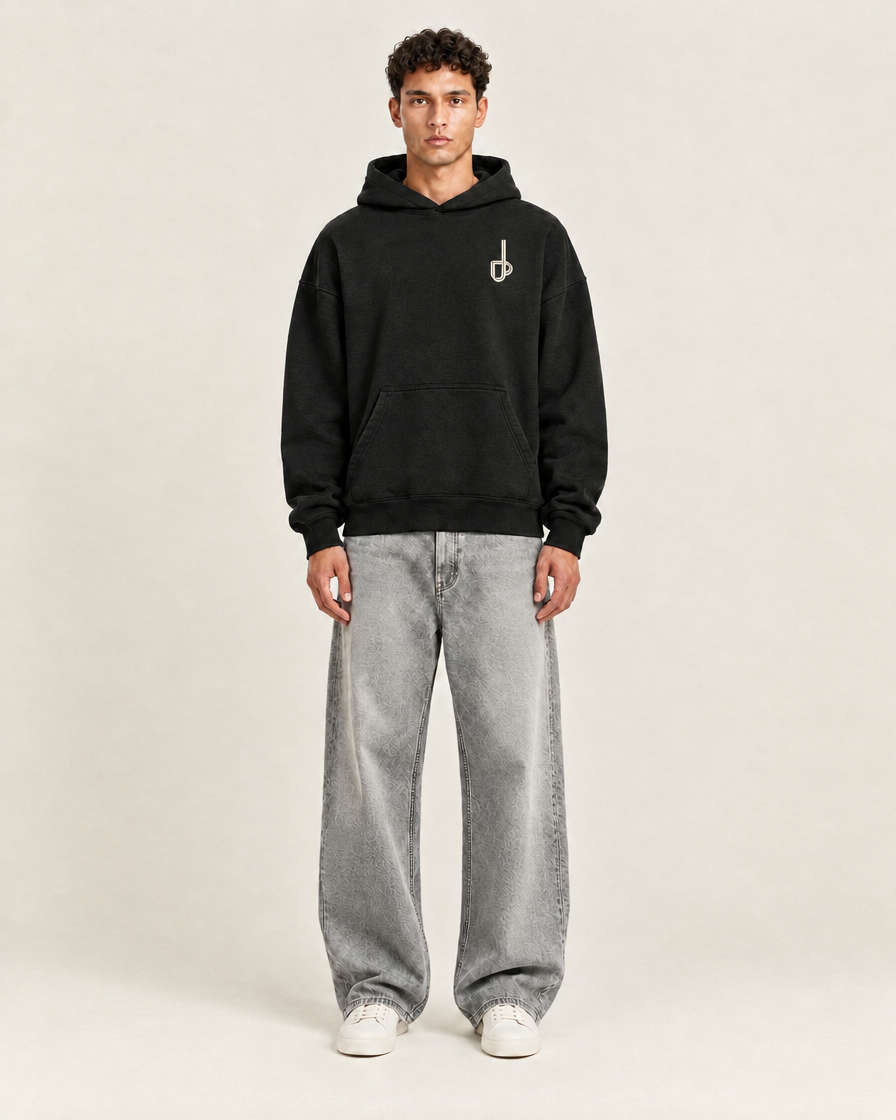 Drift Hoodie Zwart op model, voorkant
