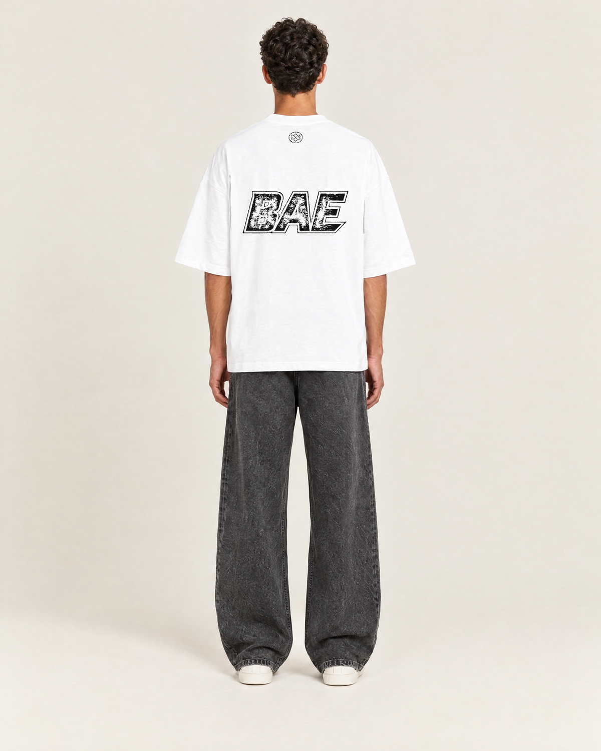 Relic T-shirt Wit op model, achterkant