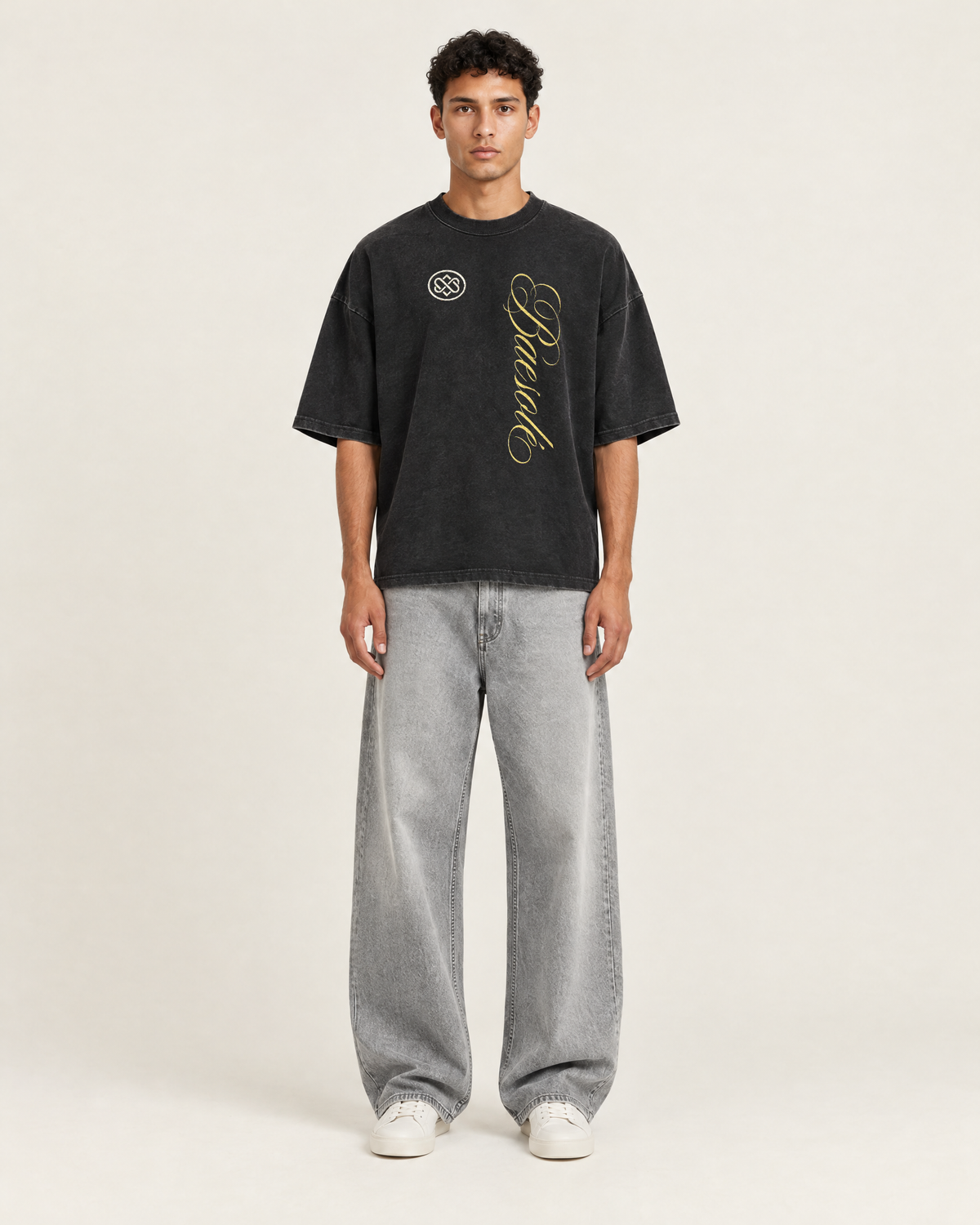 Cursive T-shirt Vintage Zwart op model, voorkant
