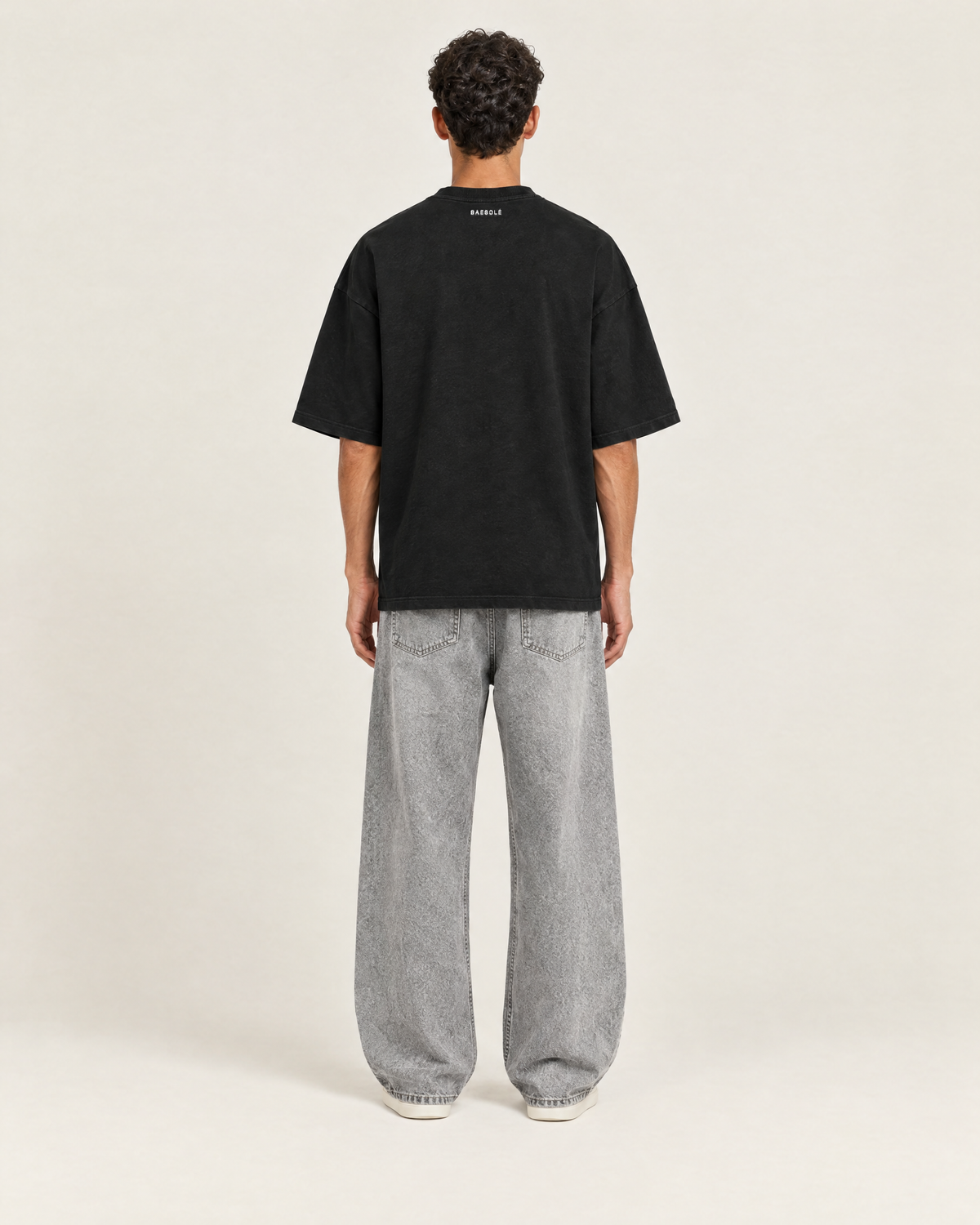 Drift T-shirt Zwart op model, achterkant