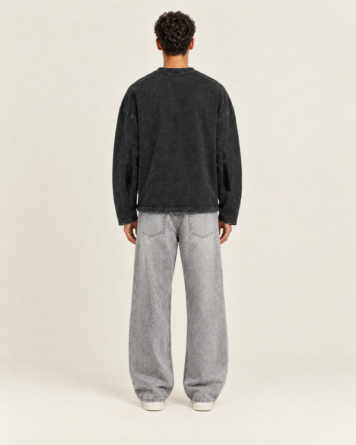 Speedline Longsleeve Vintage Zwart op model, achterkant