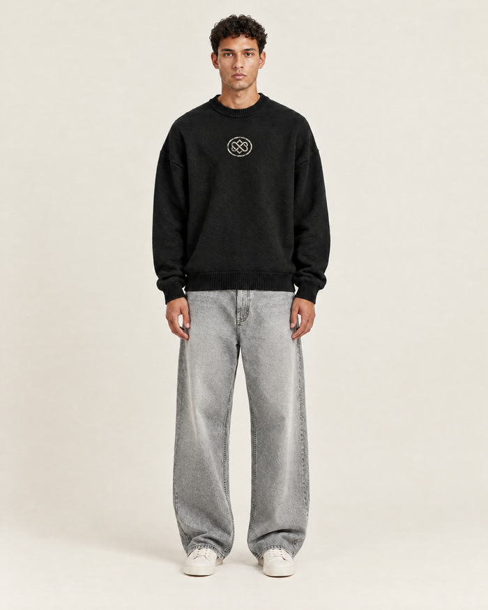 Relic Sweater Zwart op model, voorkant