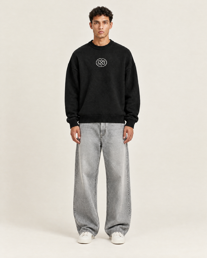 Hushed Sweater Zwart op model, voorkant