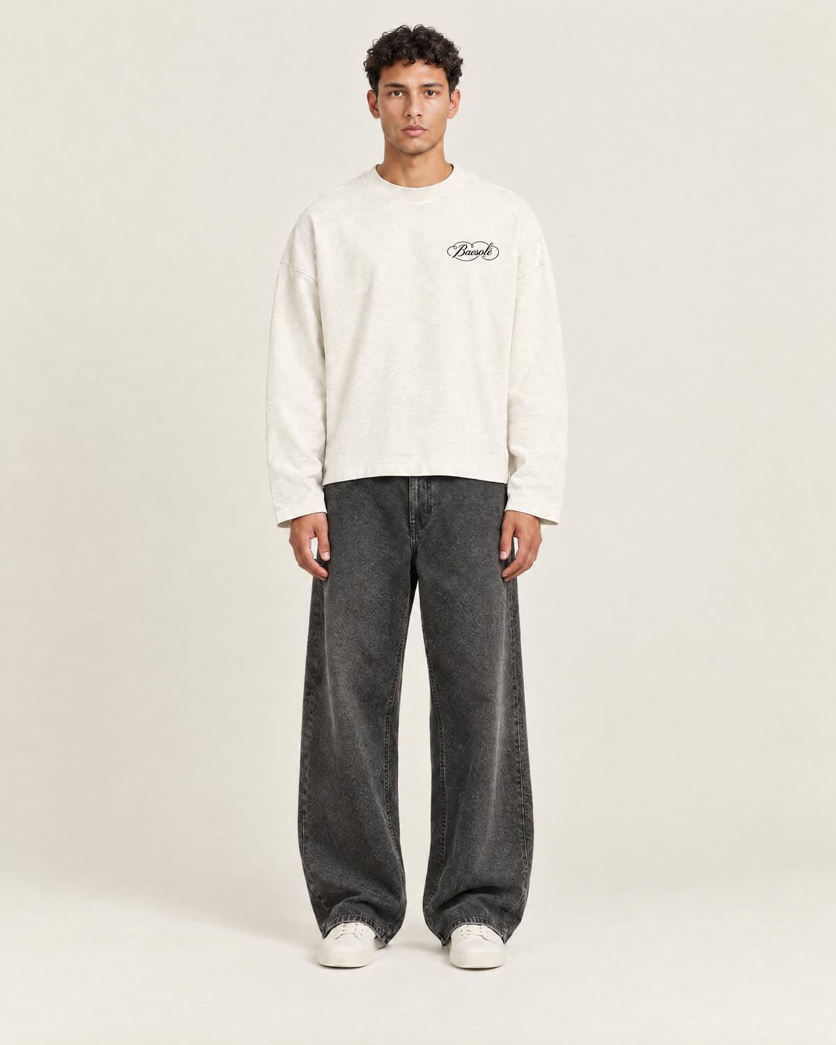 Native Longsleeve Vintage Wit op model, voorkant