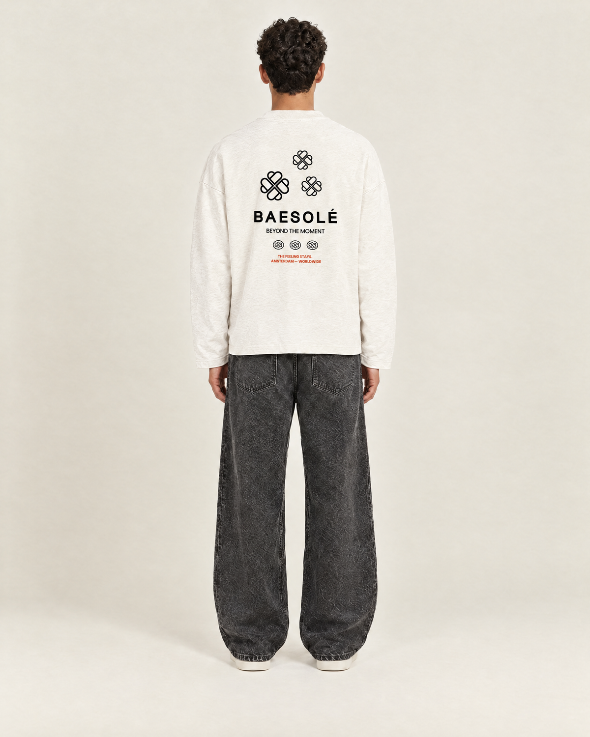 Fourfold Longsleeve Vintage Wit op model, achterkant