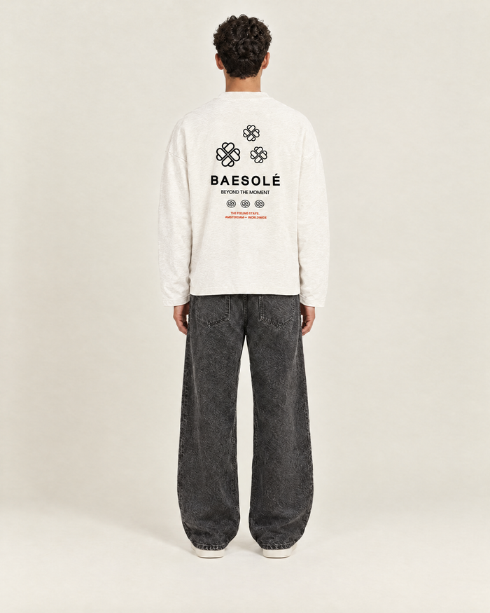 Fourfold Longsleeve Vintage Wit op model, achterkant