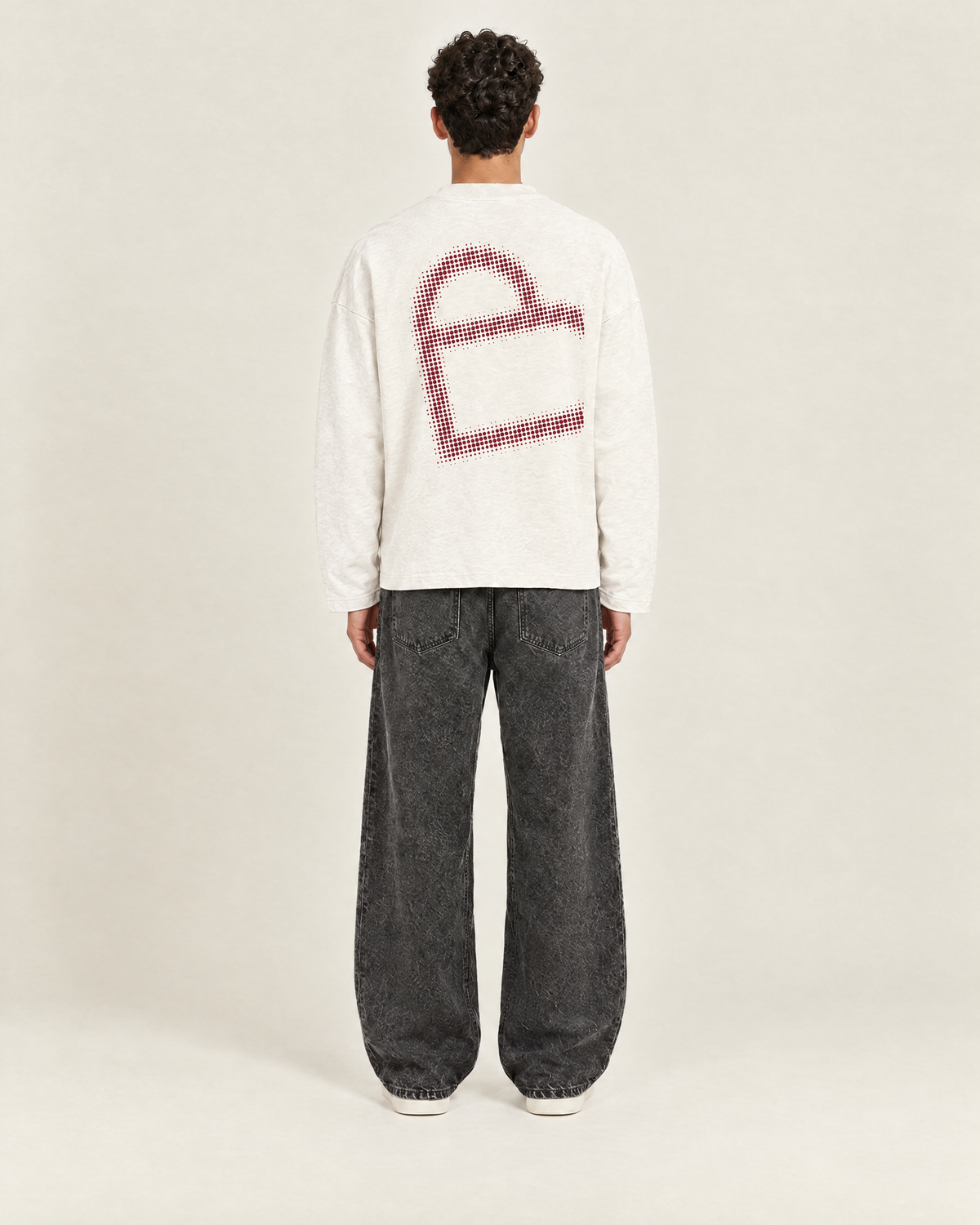 Overflow Longsleeve Vintage Wit op model, achterkant