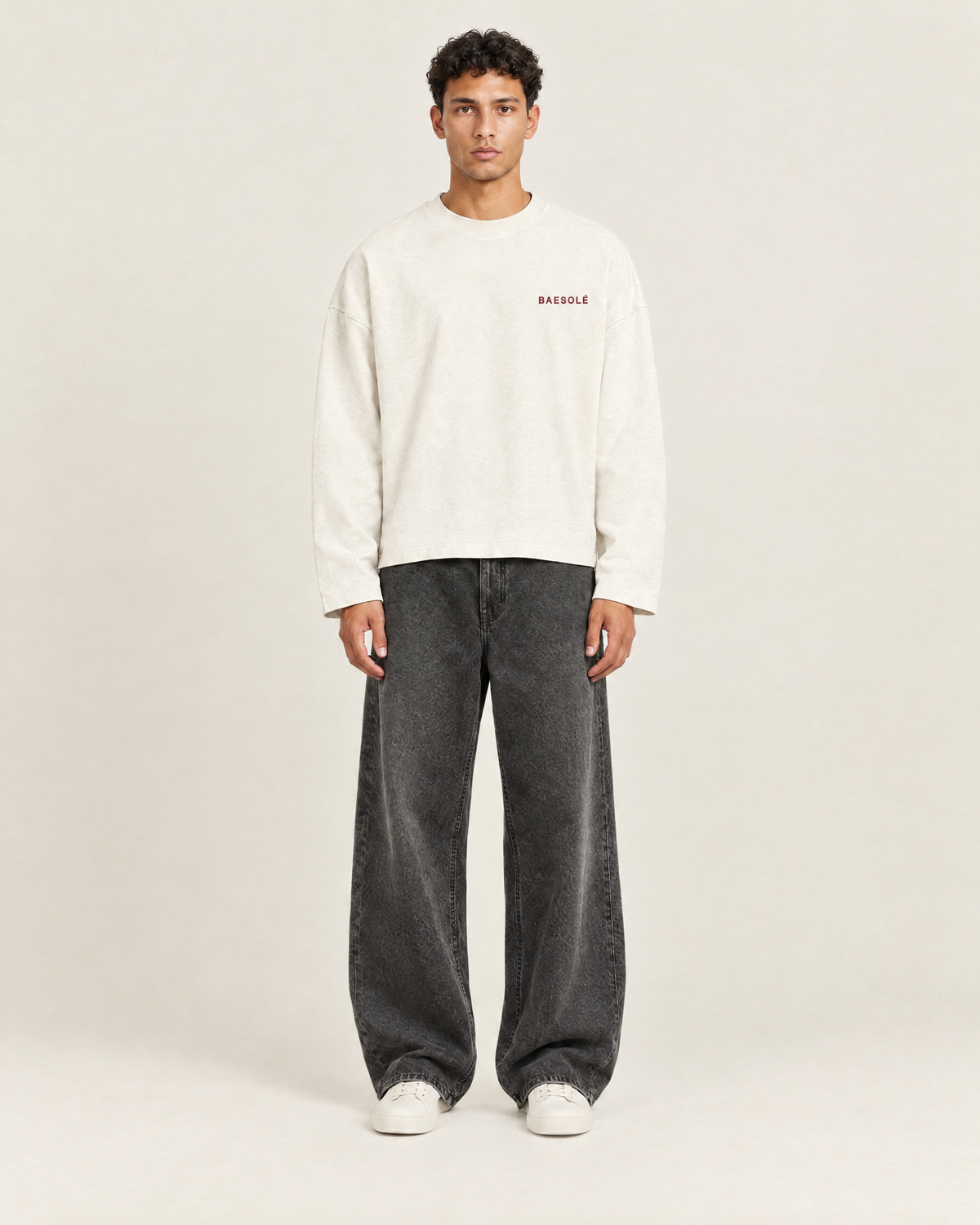 Overflow Longsleeve Vintage Wit op model, voorkant