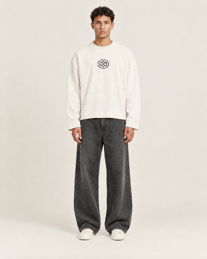 Hushed Longsleeve Vintage Wit op model, voorkant