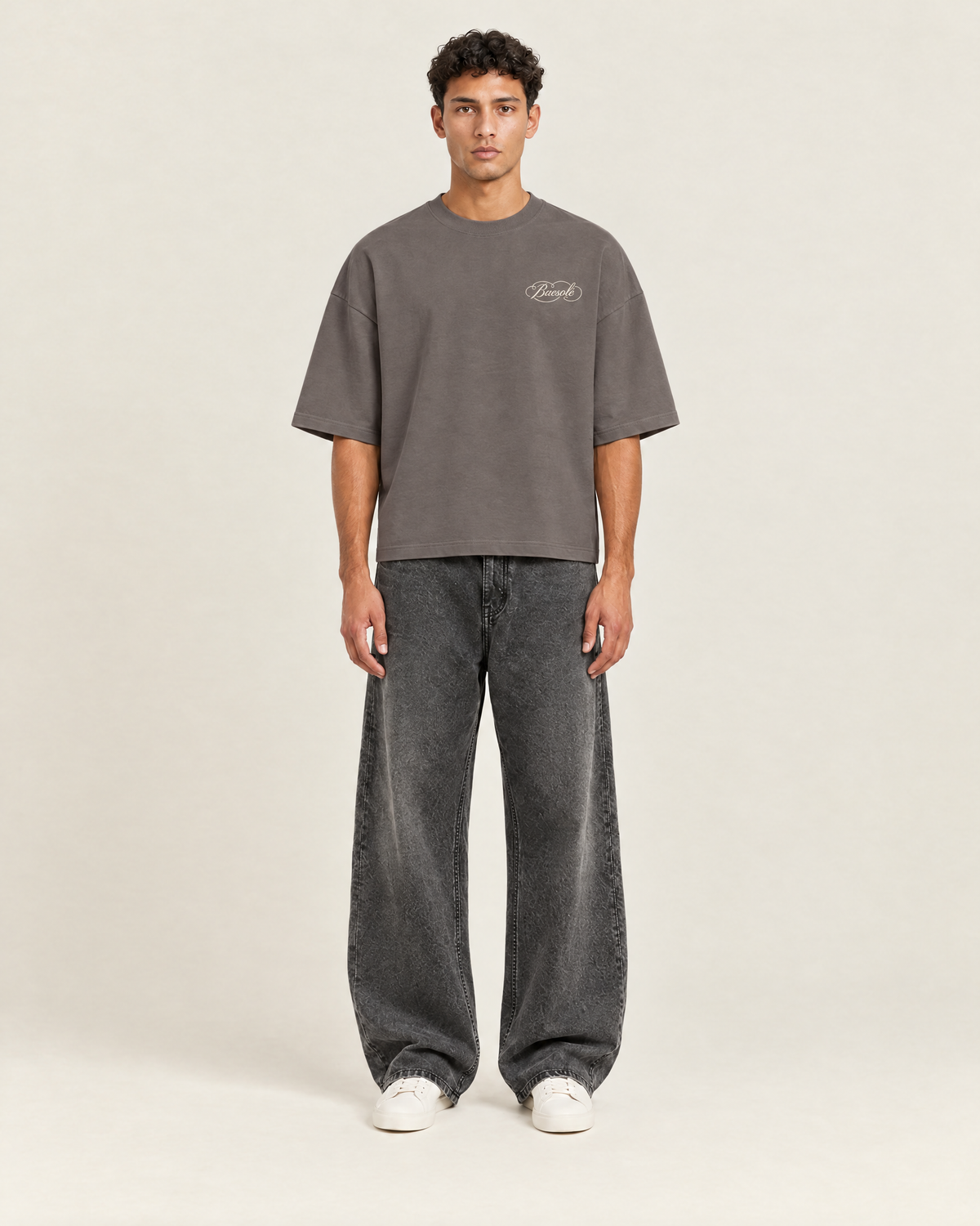 Native T-shirt Stone Grey op model, voorkant