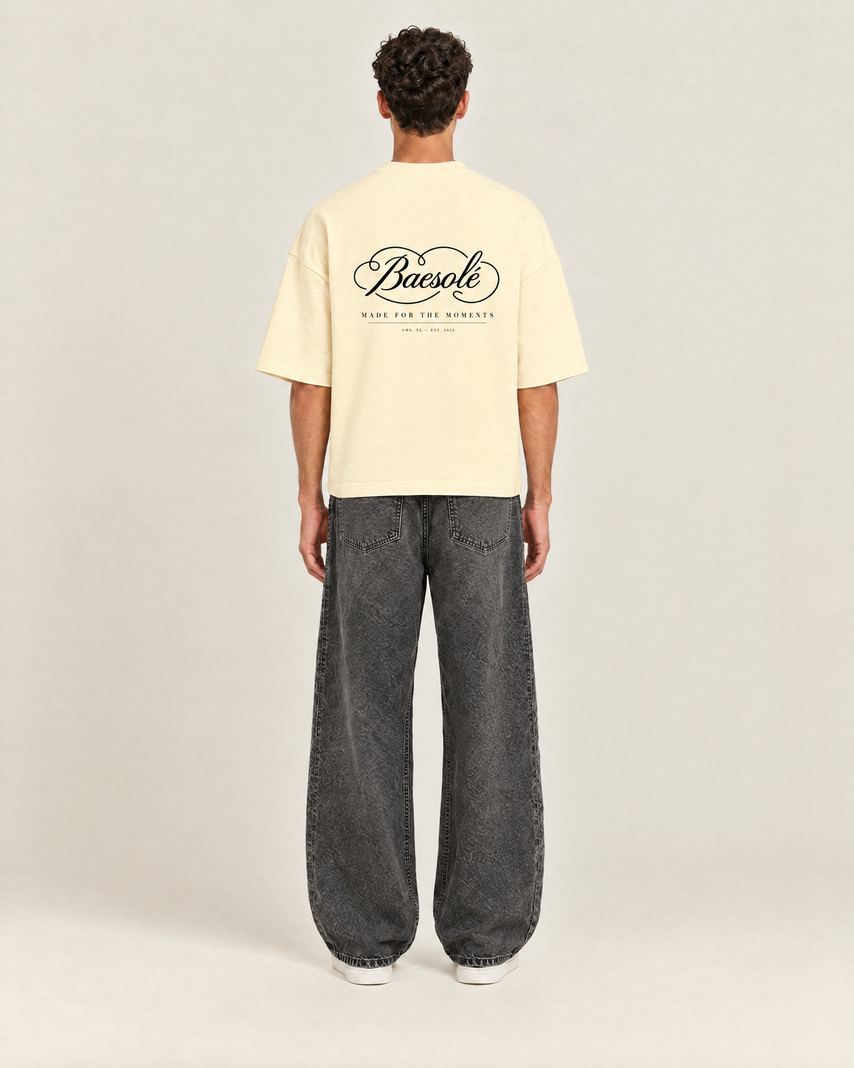 Native T-shirt Vanilla Cream op model, achterkant