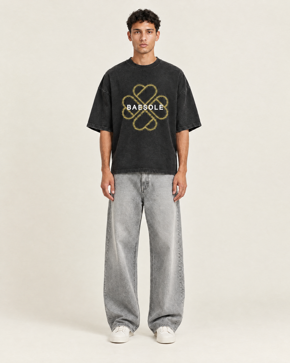 Facet T-shirt Vintage Zwart op model, voorkant