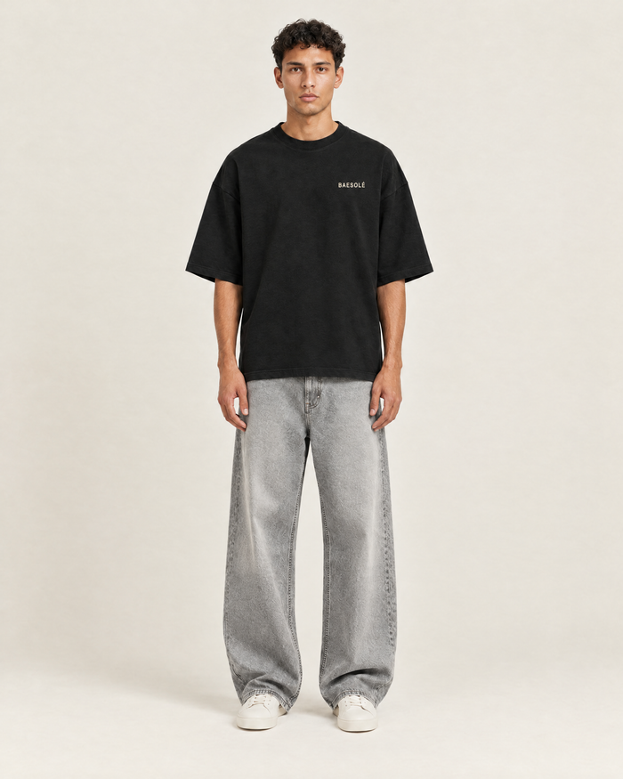 Overflow T-shirt Zwart op model, voorkant