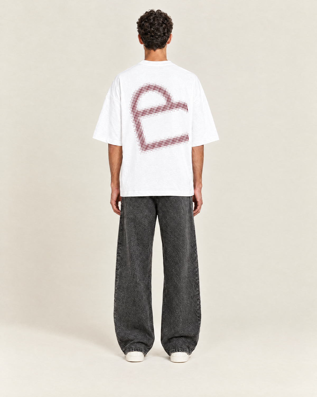Overflow T-shirt Wit op model, achterkant