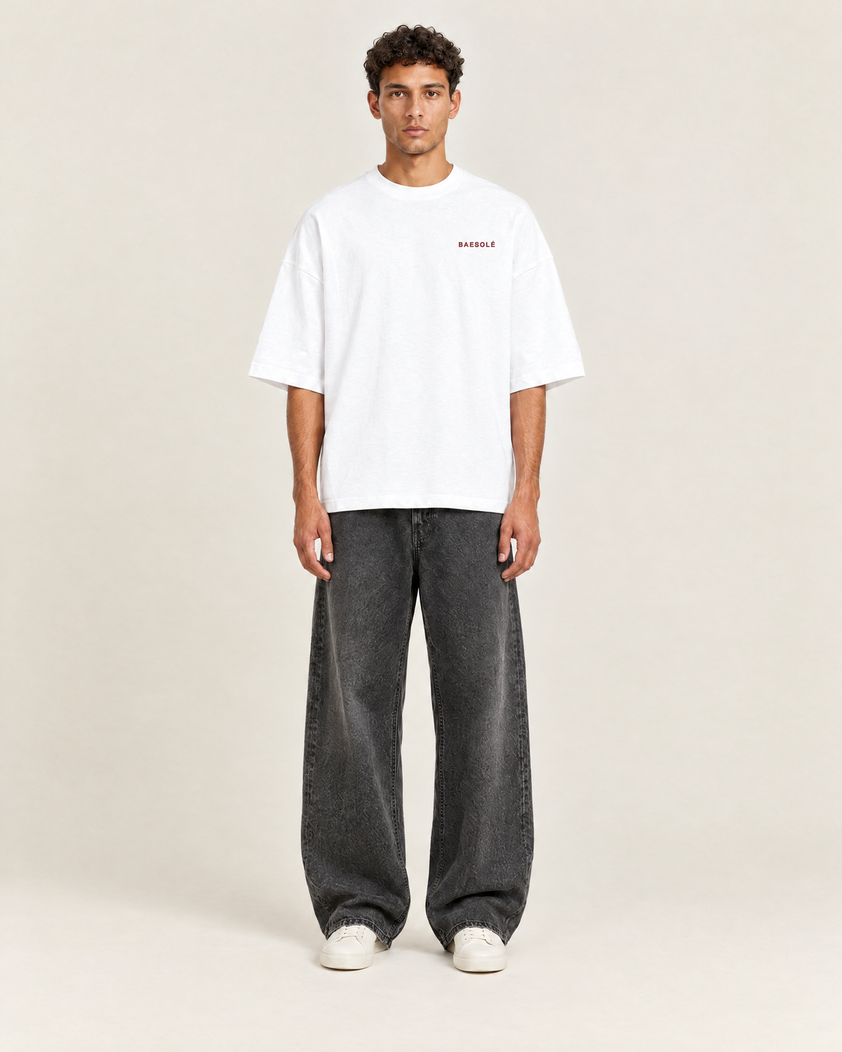 Overflow T-shirt Wit op model, voorkant