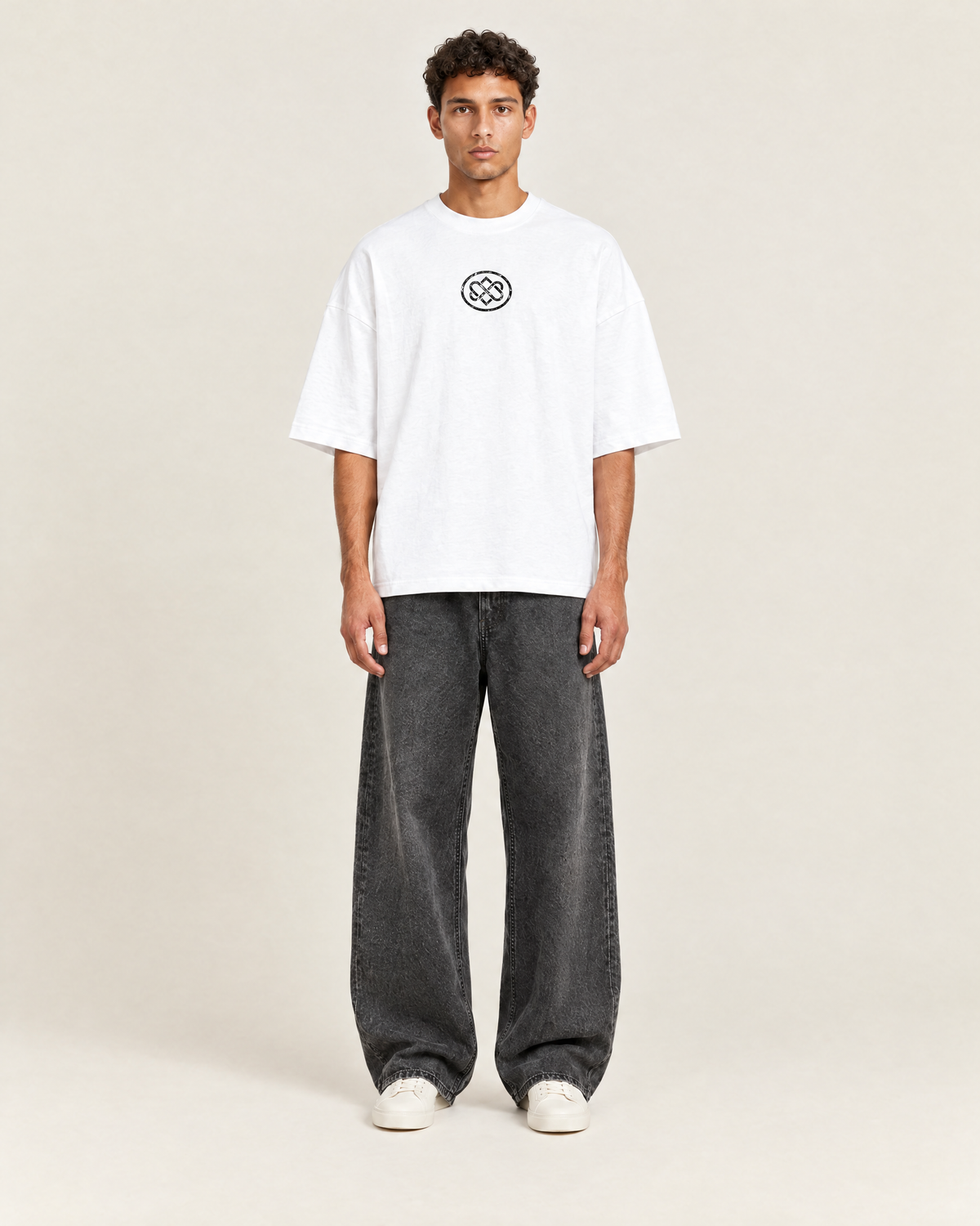 Hushed T-shirt Wit op model, voorkant