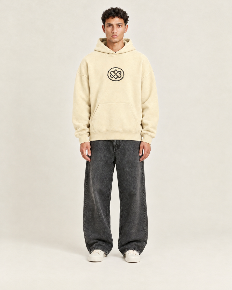 Relic Hoodie Beige op model, voorkant