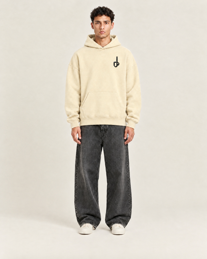 Drift Hoodie Beige op model, voorkant